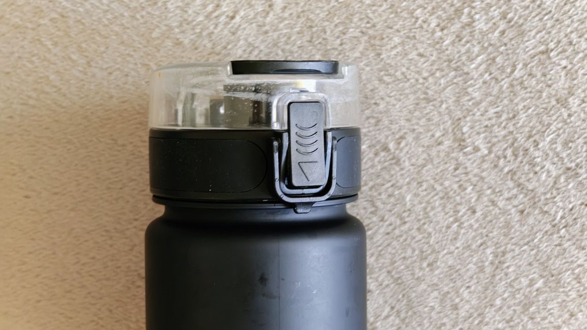 NOYEN czarny bidon / butelka na wodę 750 ml