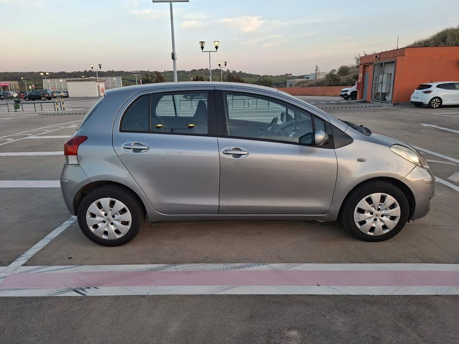 Toyota Yaris 1.4 D-4D 90 cv - 6 velocidades e AC
