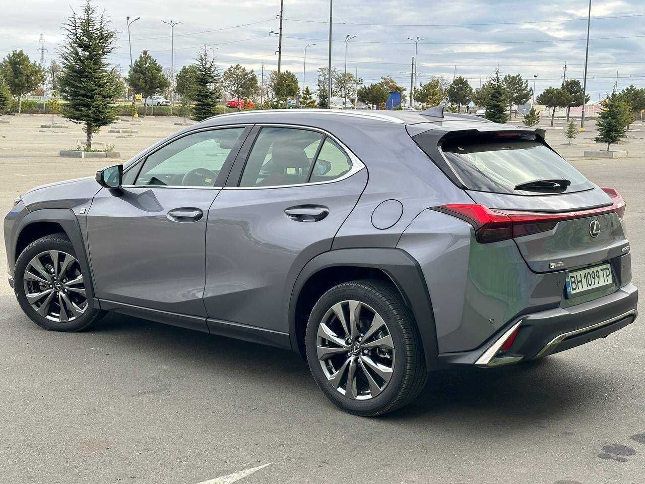 Lexus UX 2021 рік