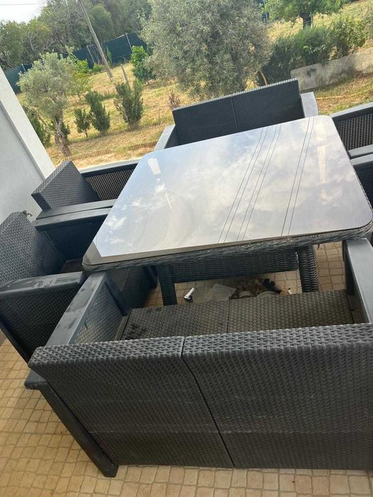 Mesa de jardim com cadeiras