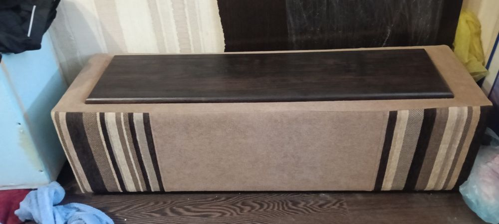 Диван угловой раскладной с баром и большим пуфом большой б/у