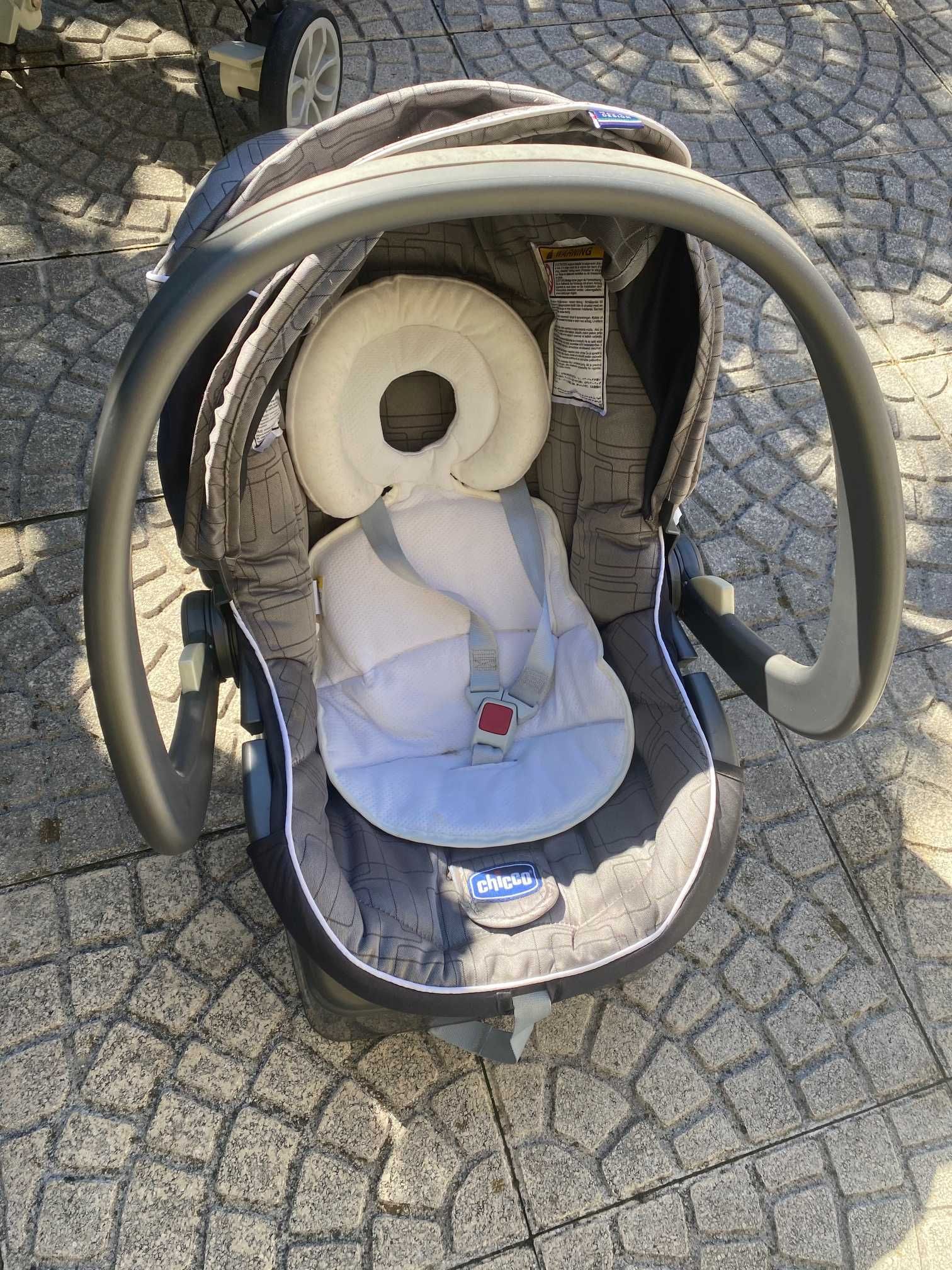 Trio Chicco (Carrinho bébé, alcofa e babycoque)  Usado