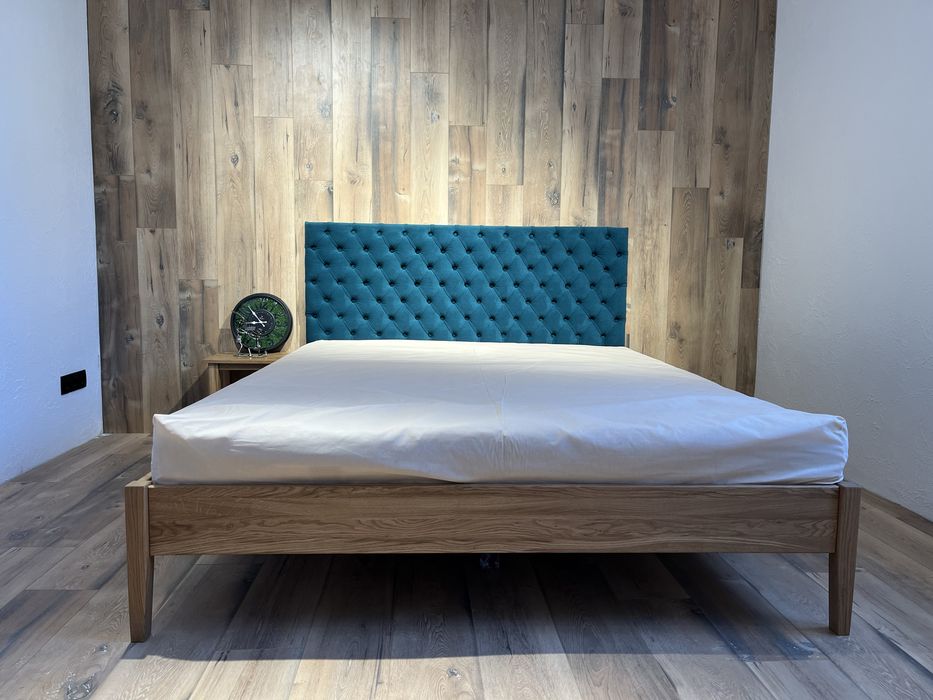 Łóżko drewniane wykonane z dębu.Łóżko dwuosobowe.