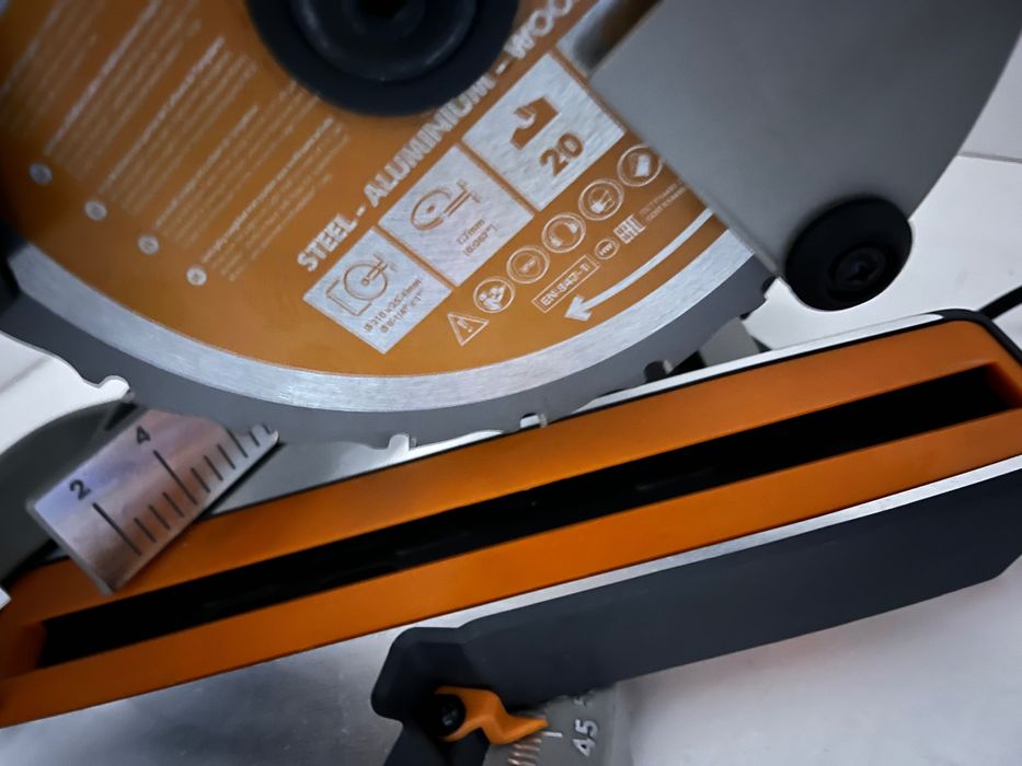 Piła ukośnica Evolution 1500 W 210 mm