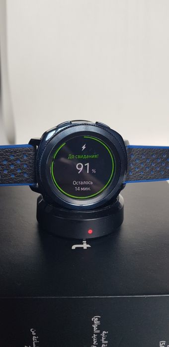 Продам смарт часы SAMSUNG Gear Sport