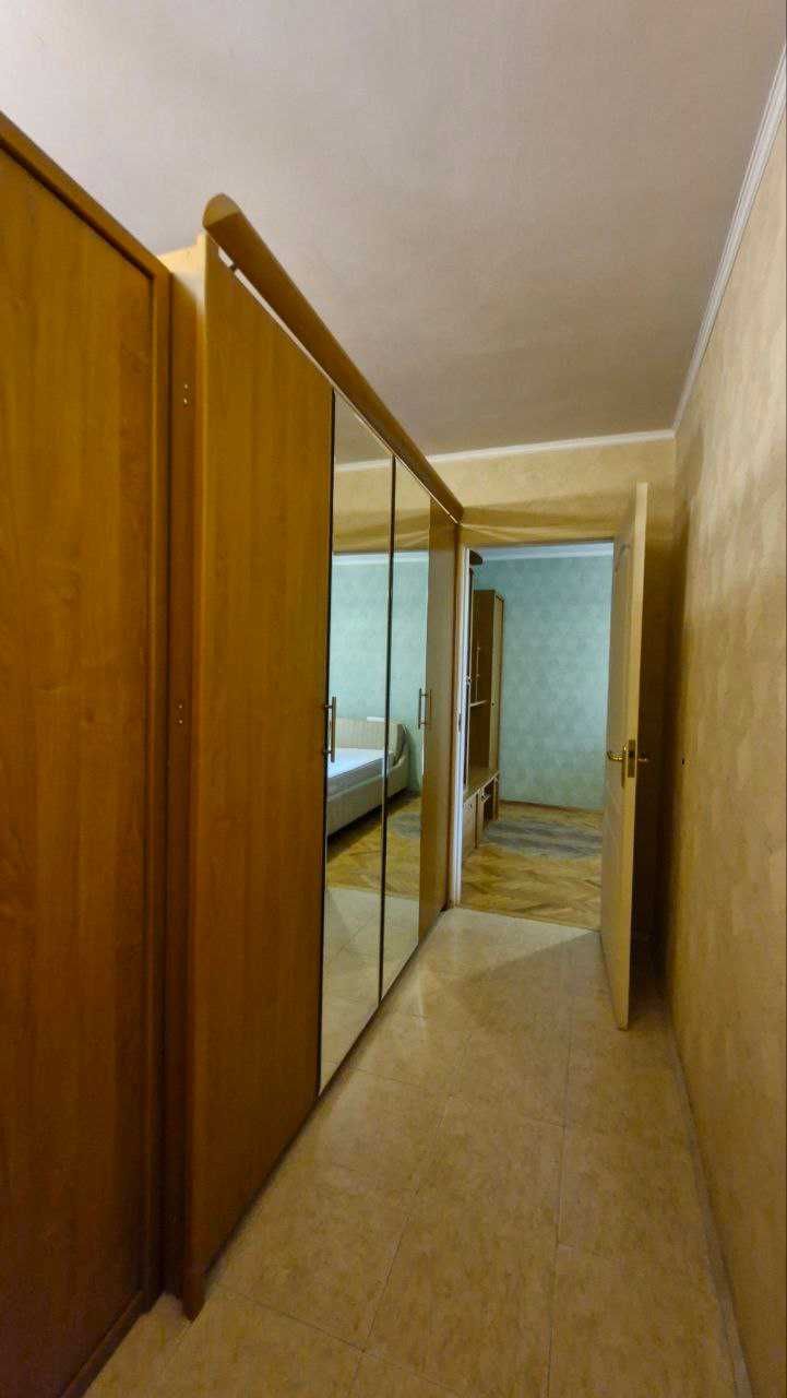 Продаж 2к біля метро 5 хв. Теремки вул.Глушкова 32. Вільна.