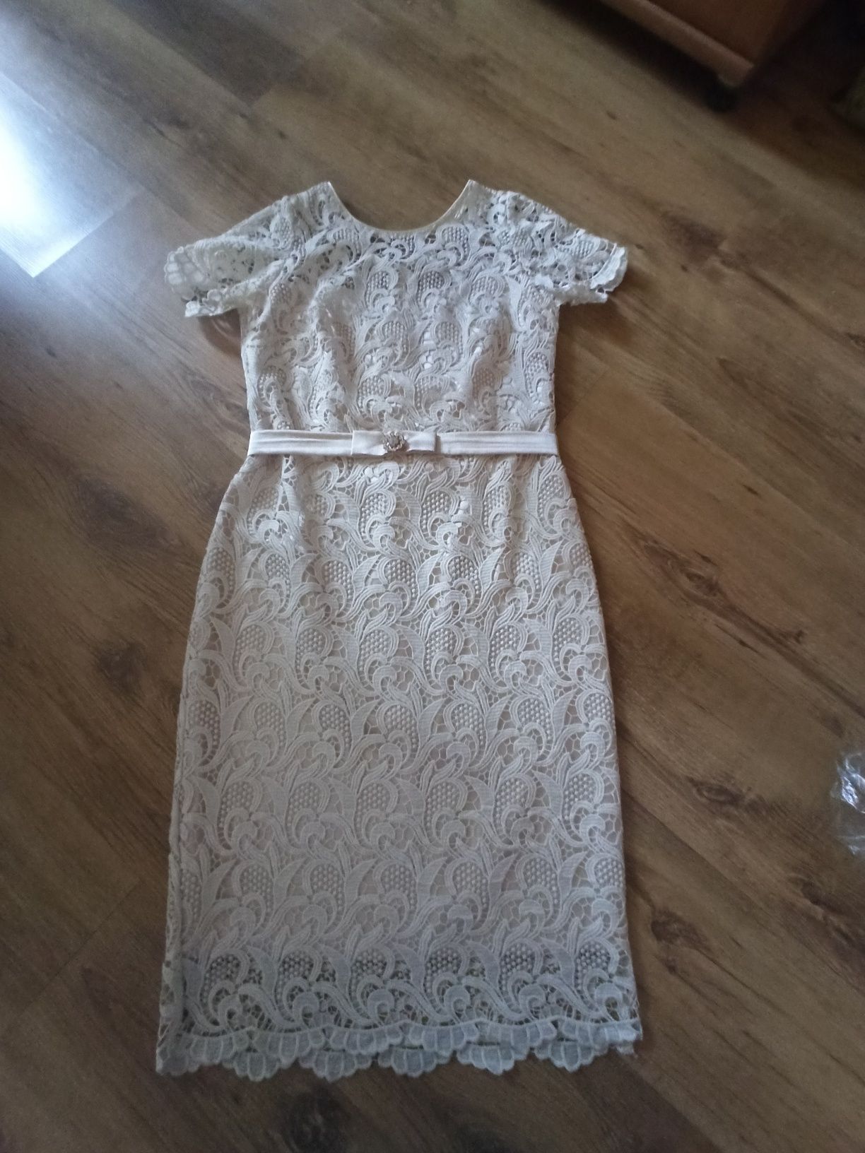 Sukienka r 40 z gipiury