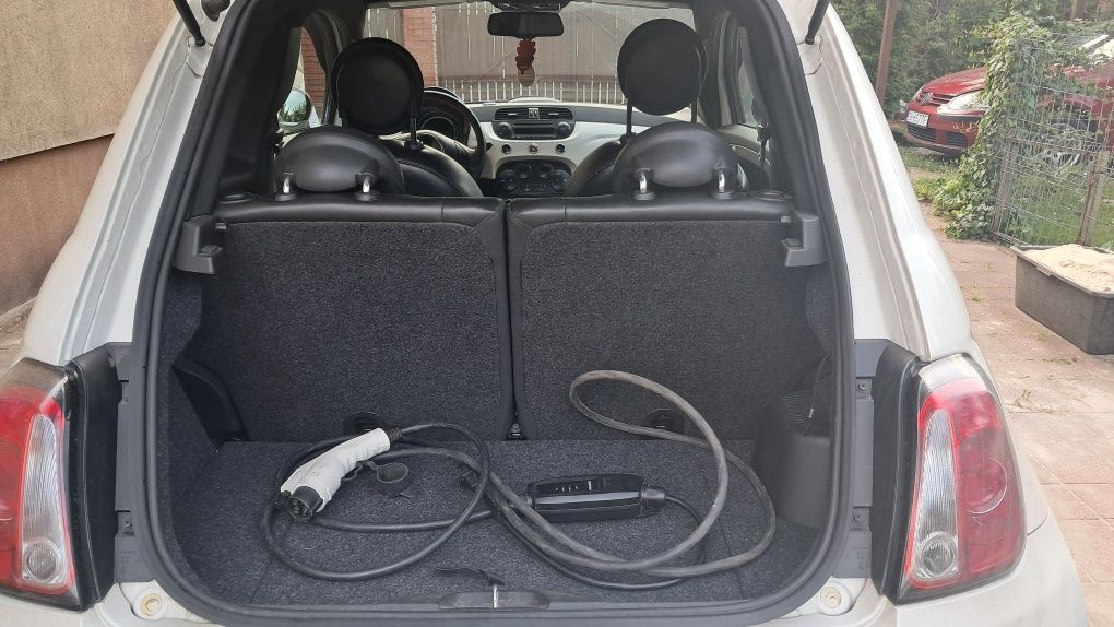 Fiat 500e niski przebieg, elektryk idealny do miasta