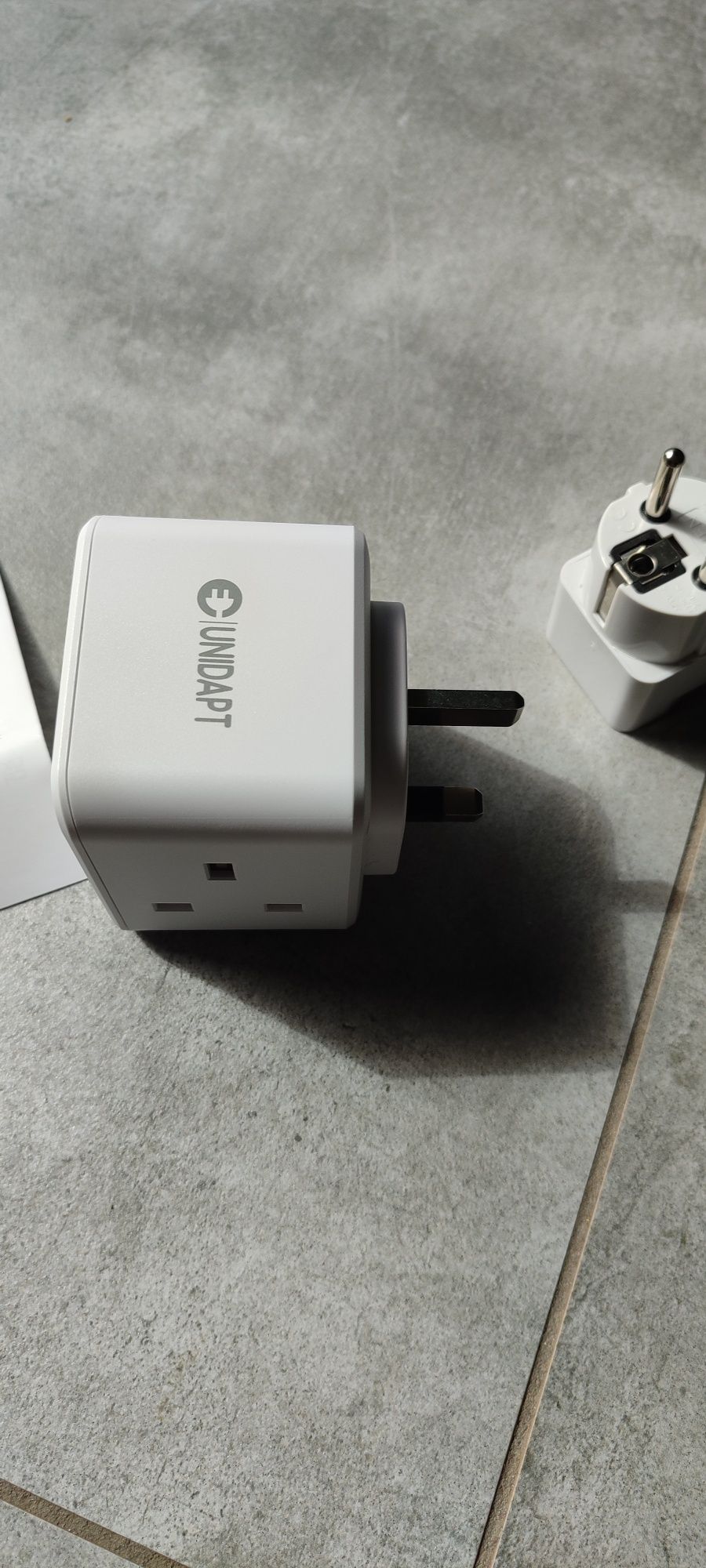 Unidapt 3-Way Plug Adapter to rozdzielacz zasilania ładowarka