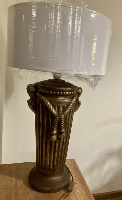 Lampa salonowa stojąca złoto brąz biały