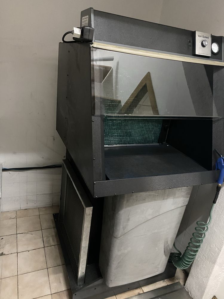 Maquina para limpeza de cartuchos/toners