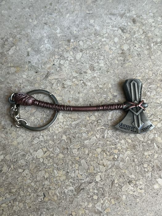 Porta-Chaves Estilo “Machado Thor Avengers” - Novo, Selado