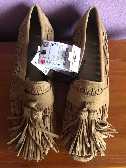 Mocassins castanhos novos