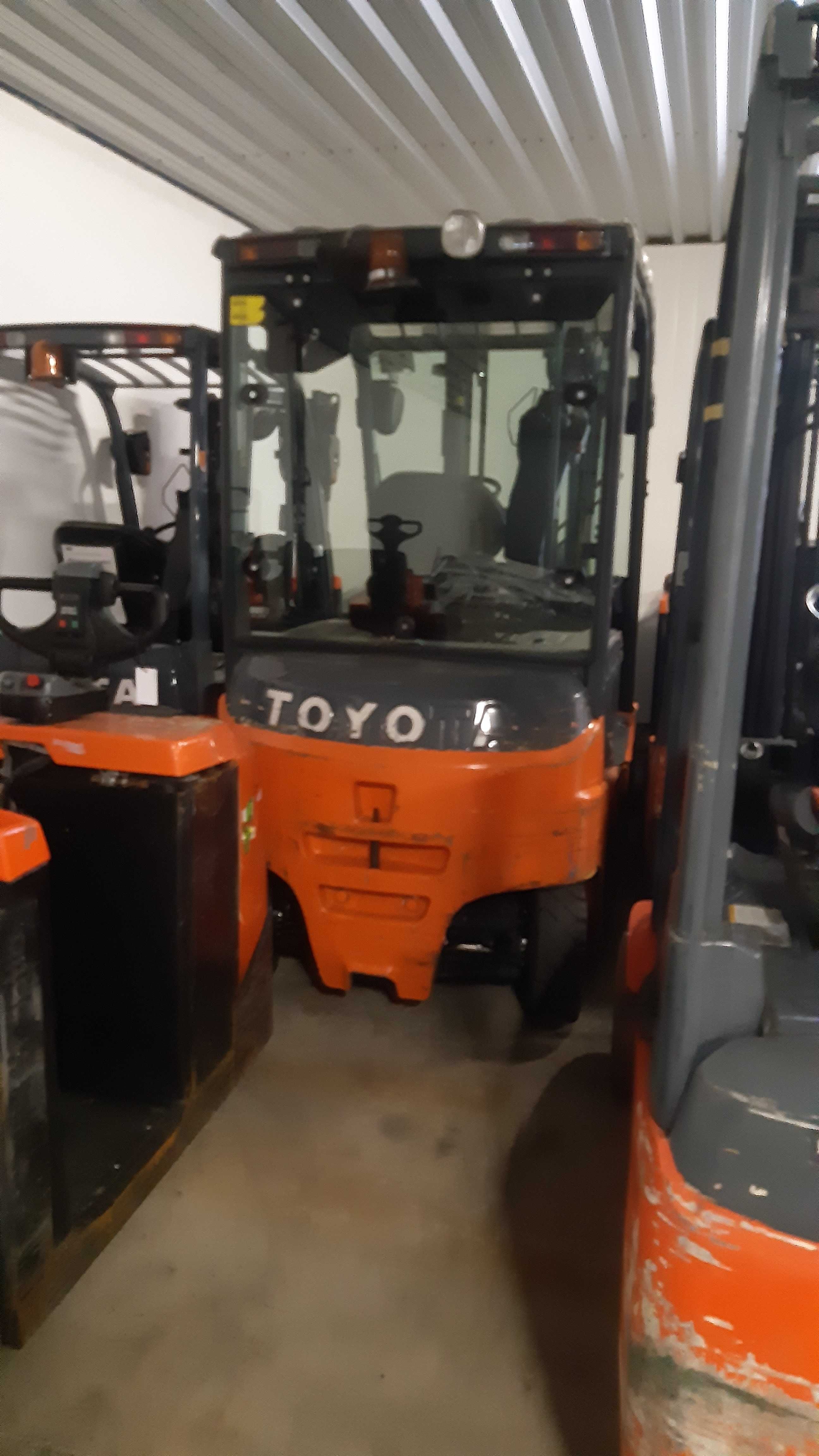 TOYOTA 8FBMT30 wózek paletowy elektryczny