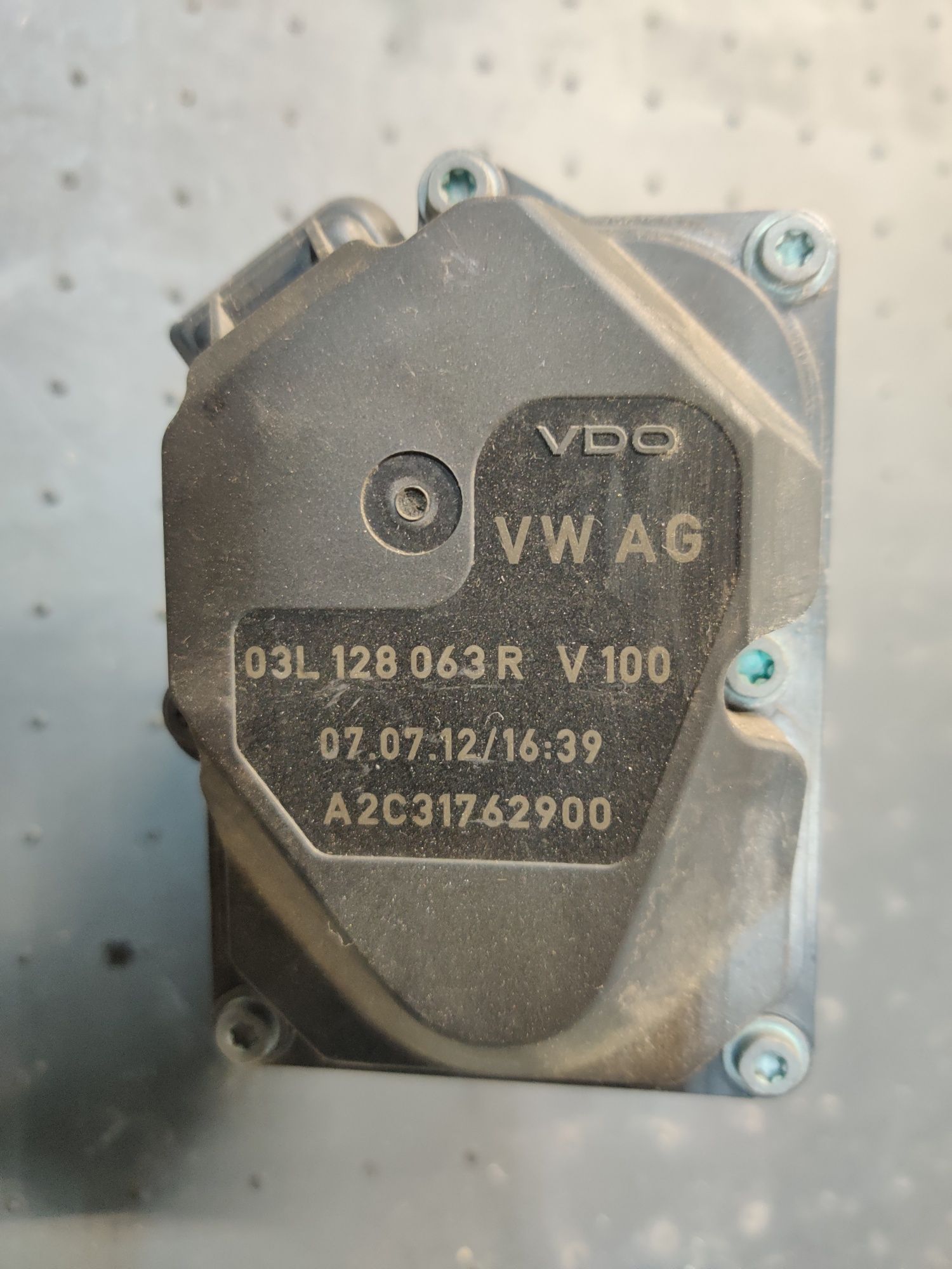Przepustnica Audi A4 A5 A6 Q5 2.0 TDI CGL