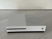 Konsola Xbox One S z dwoma padami i kablem zasilającym