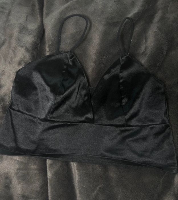 Czarny top Stradivarius