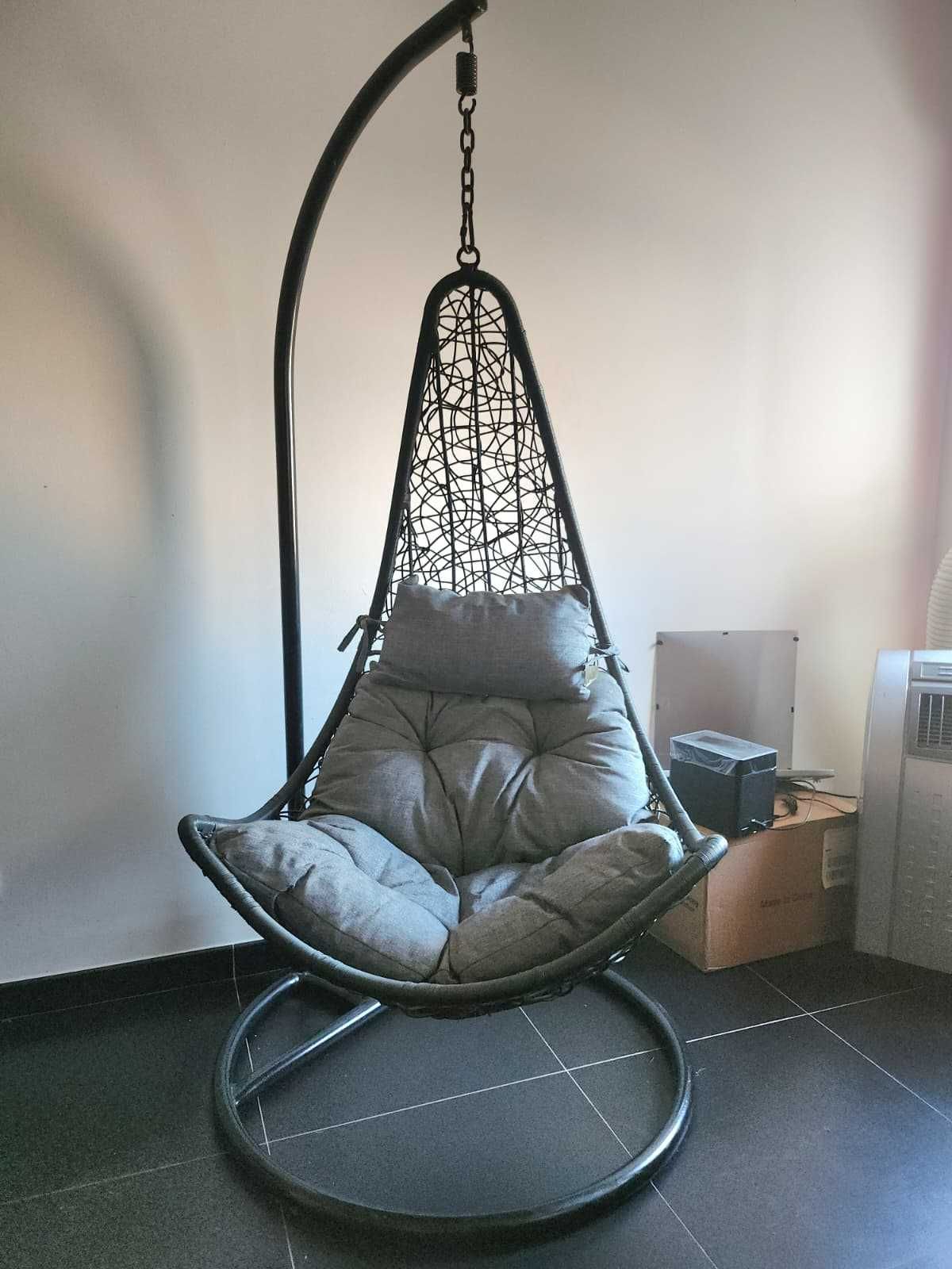 Cadeira de baloiço c/suporte e almofada cinza cm82x65h124