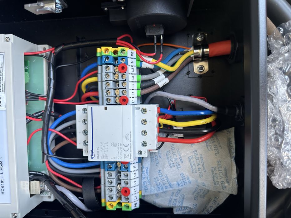 Зарядний пристрій Зарядна станція Зарядка 3 фази 11 kw 16А