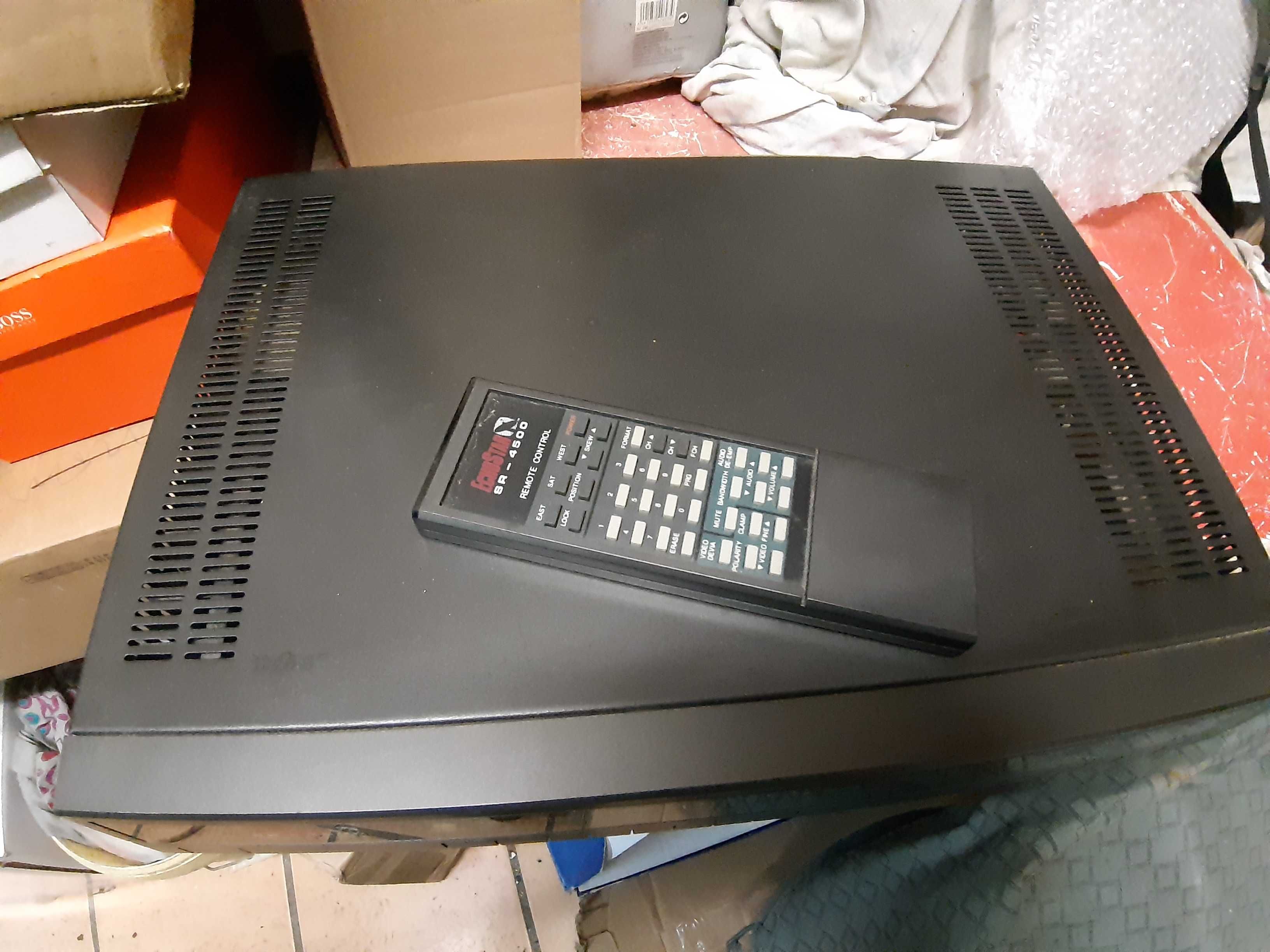 Recetor de Satélite SR - 4500 c/comando
