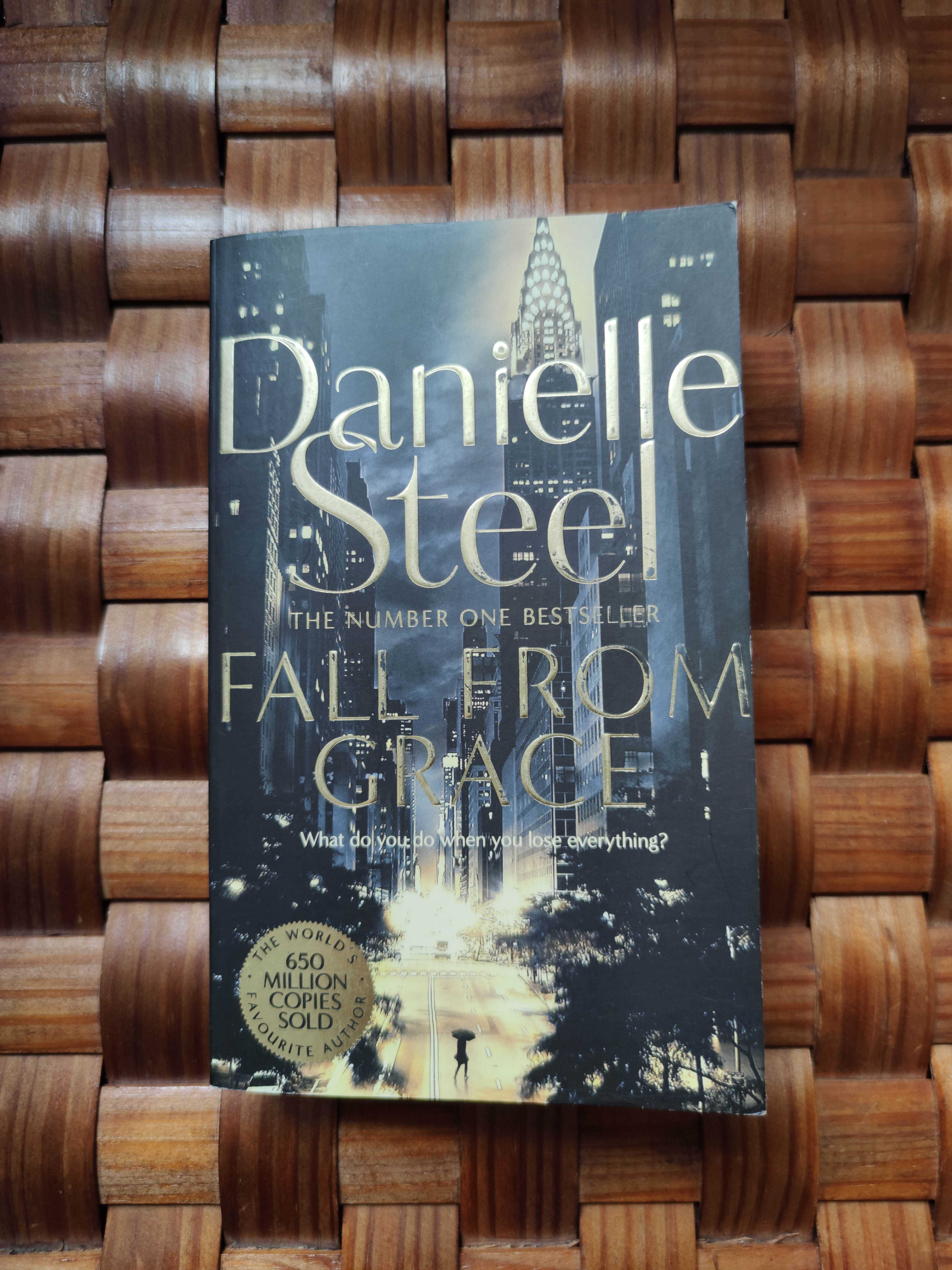 Livro: Fall From Grace - Danielle Steel