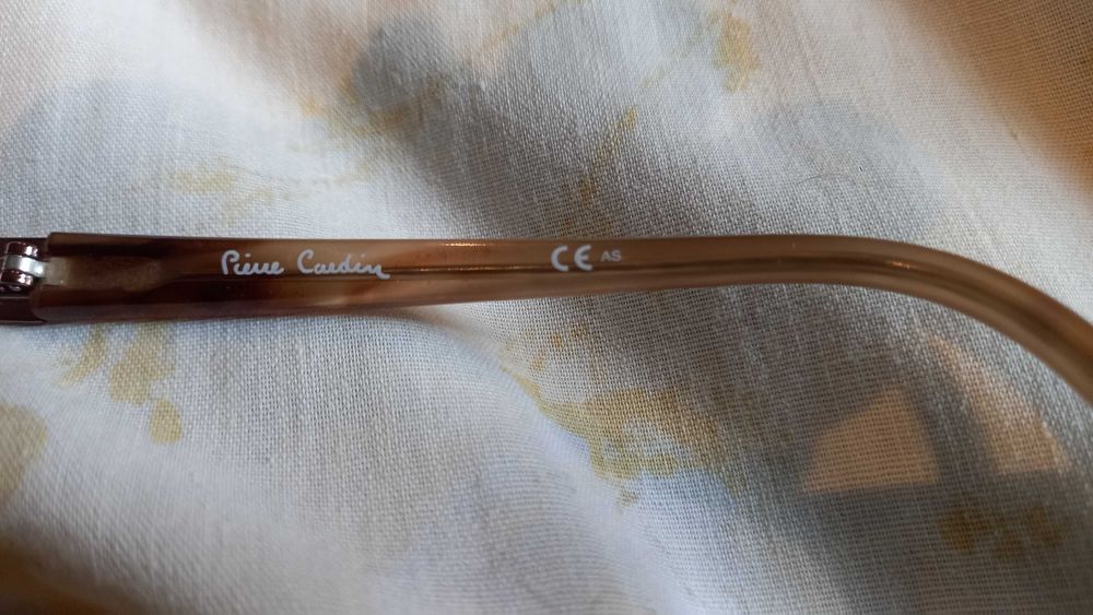 Óculos de graduação ligeira - com armações de Pierre Cardin