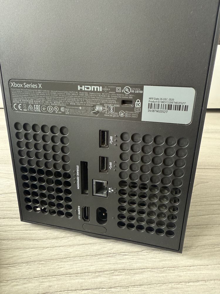Kosola XBOX series X 1TB + gry, bateria, bardzo dobry stan