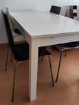 Mesa extensível IKEA BJURSTA branca com 4 cadeiras