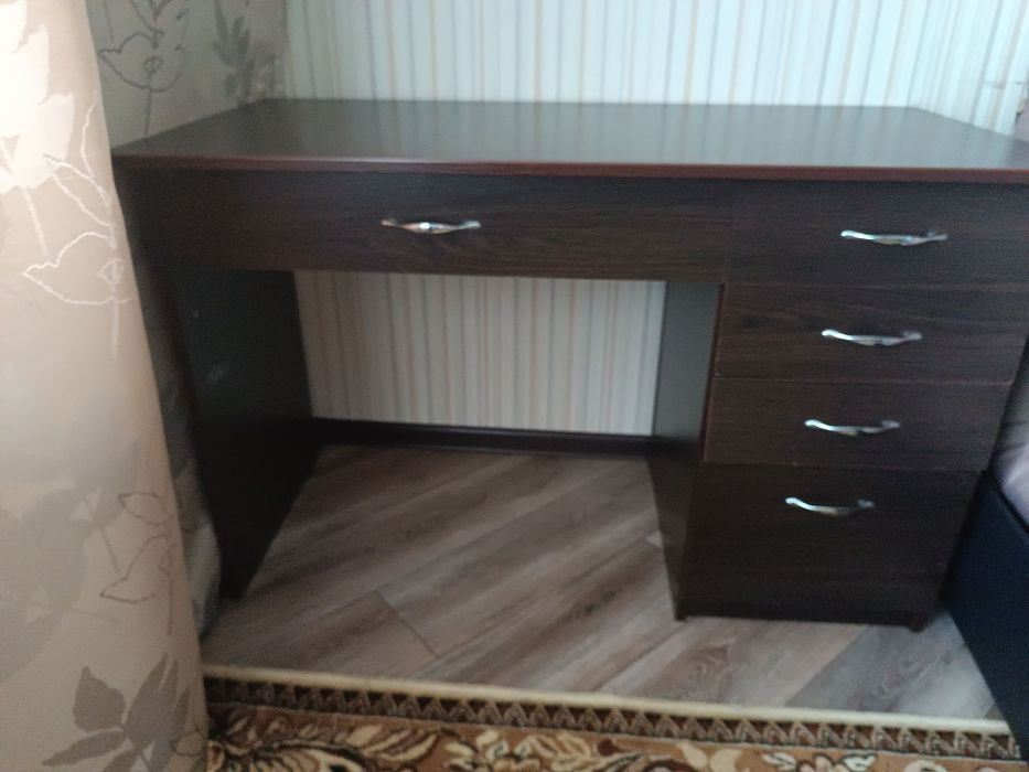 Продам Письмовий стіл, самовивіз
