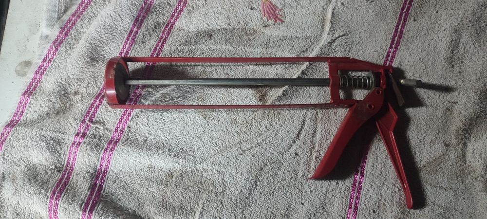 Пістолет для герметика