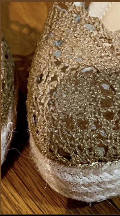 Sandalias cumha dourada