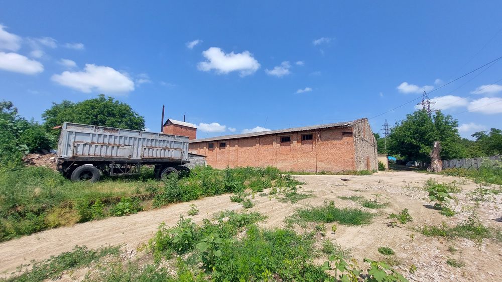 Продам завод з переробки насіння соняшника в олію.