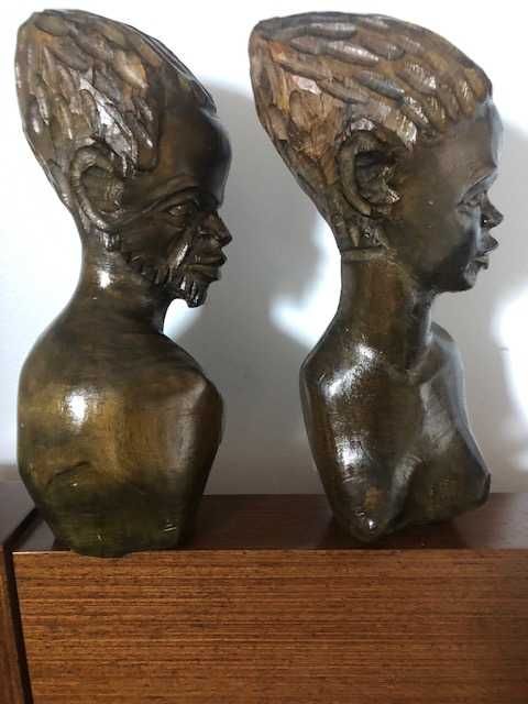 Esculturas artesanais africanas madeira maciça pau preto dos anos 60
