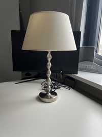 Настільна лампа  IKEA на металевій ніжці.