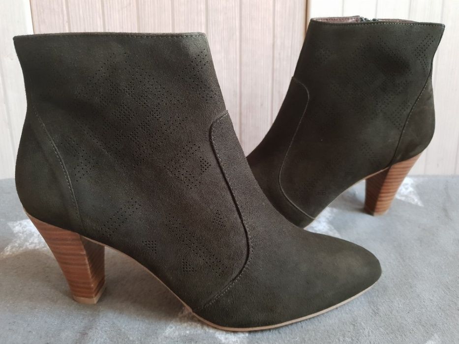 Ботинки цвет хаки замш р39