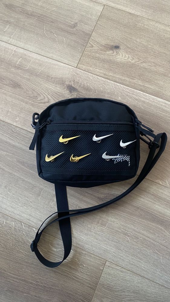 Значок піни pins  NIKE Swoosh sneakers на взуття,одяг,сумку