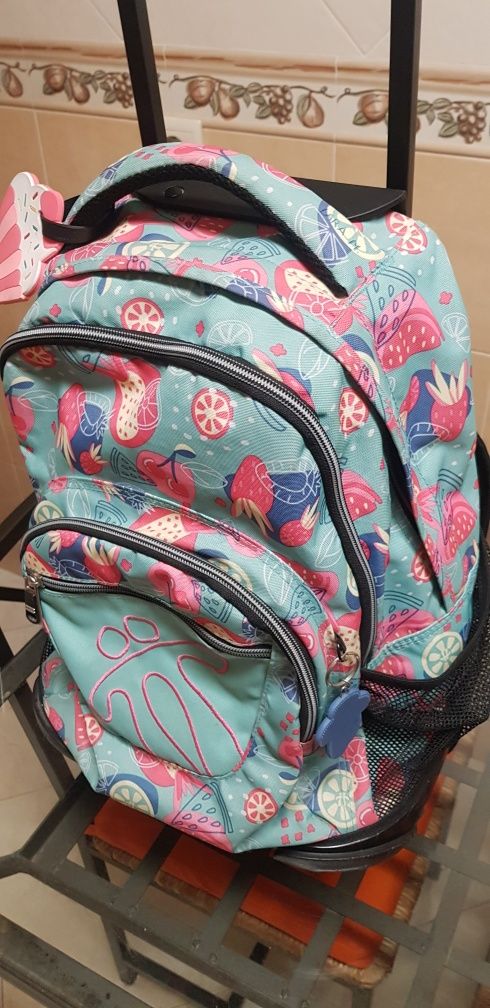 Mochila rodinhas marca totto