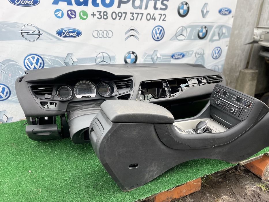 Торпеда Ситроен С5 Х7 консоль борода магнитола подушка С5 Х7