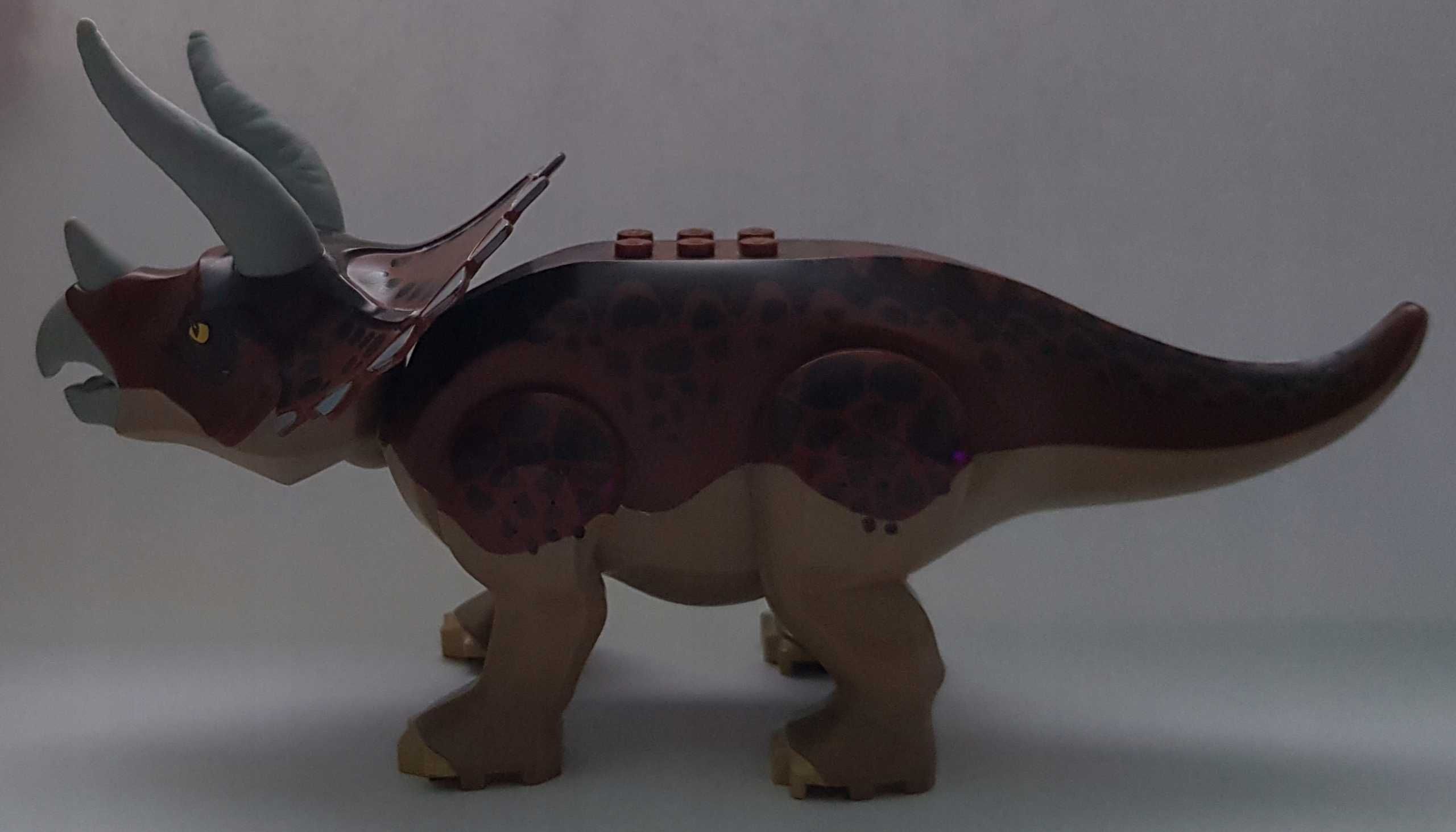 Lego Jurassic World Dino 5885 Triceratops Trapper tricera01