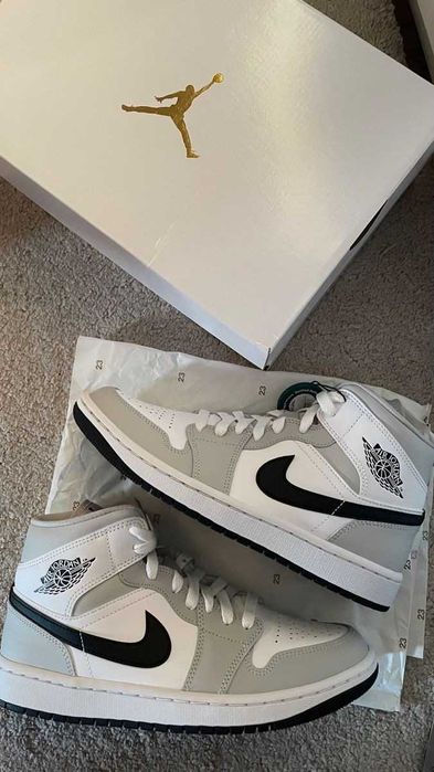 Air Jordan 1 Mid White/Light Smoke Grey