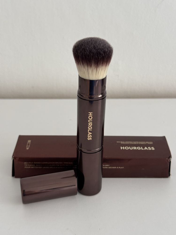 Nowy pędzel do makijażu Hourglass Double-Ended Complexion Brush