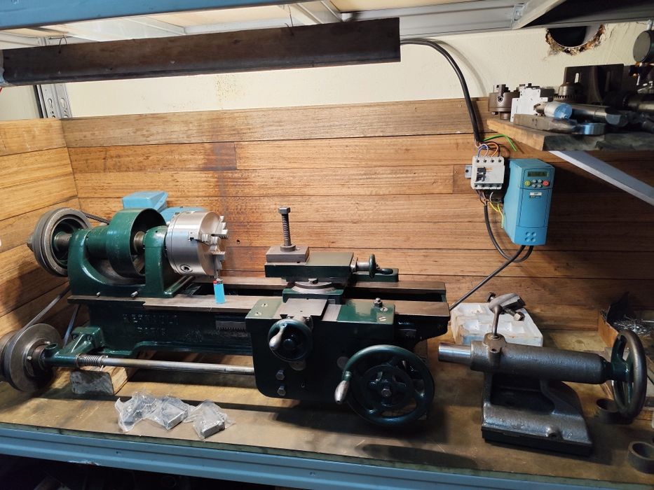 Vendo torno mecânico usado H Ernault barato.