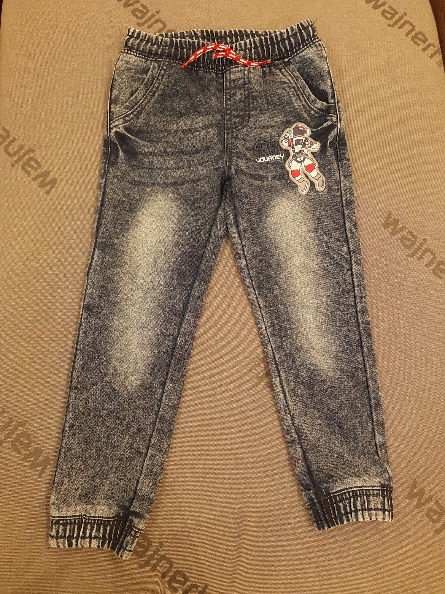Spodnie joggersy rozm 116
