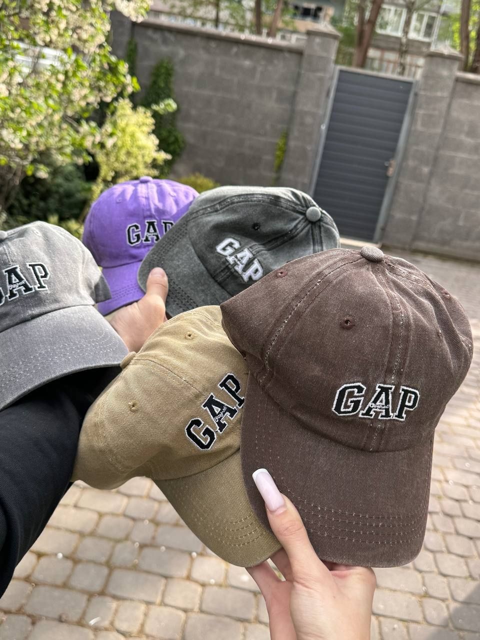 Нові кепки GAP (різні кольори)