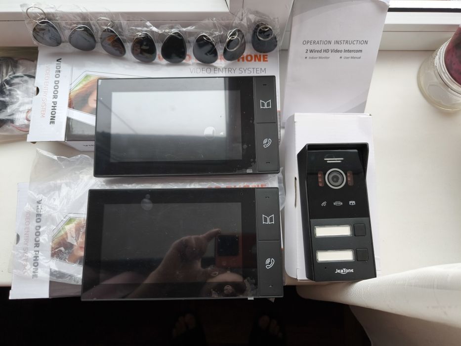 Видео Домофон на две квартиры с двумя мониторами