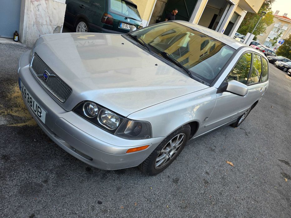 Volvo v40 2002. Motor Avariou.