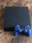 Sprzedam konsolę PS4 slim z padem i grami