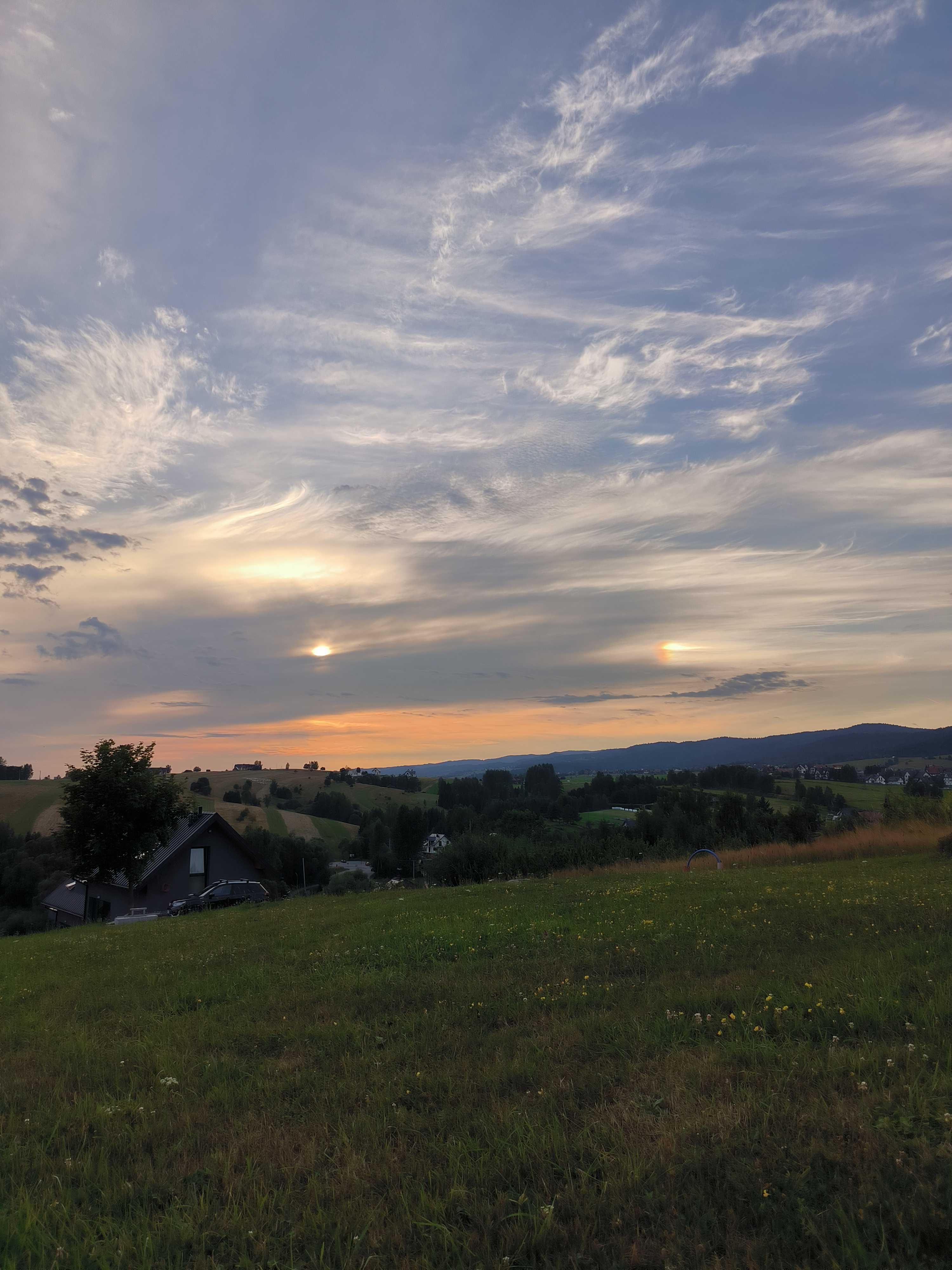 'Domki na Górce' nad Jeziorem Czorsztyńskim, z widokiem na Tatry