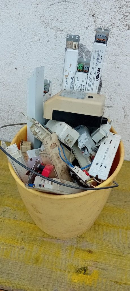 Transformadores eléctricos - restos de obra