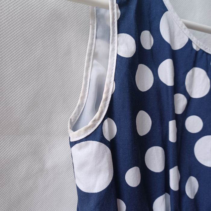 Sukienka Reporter groszki lata 80 90 koła kółka biała granatowa